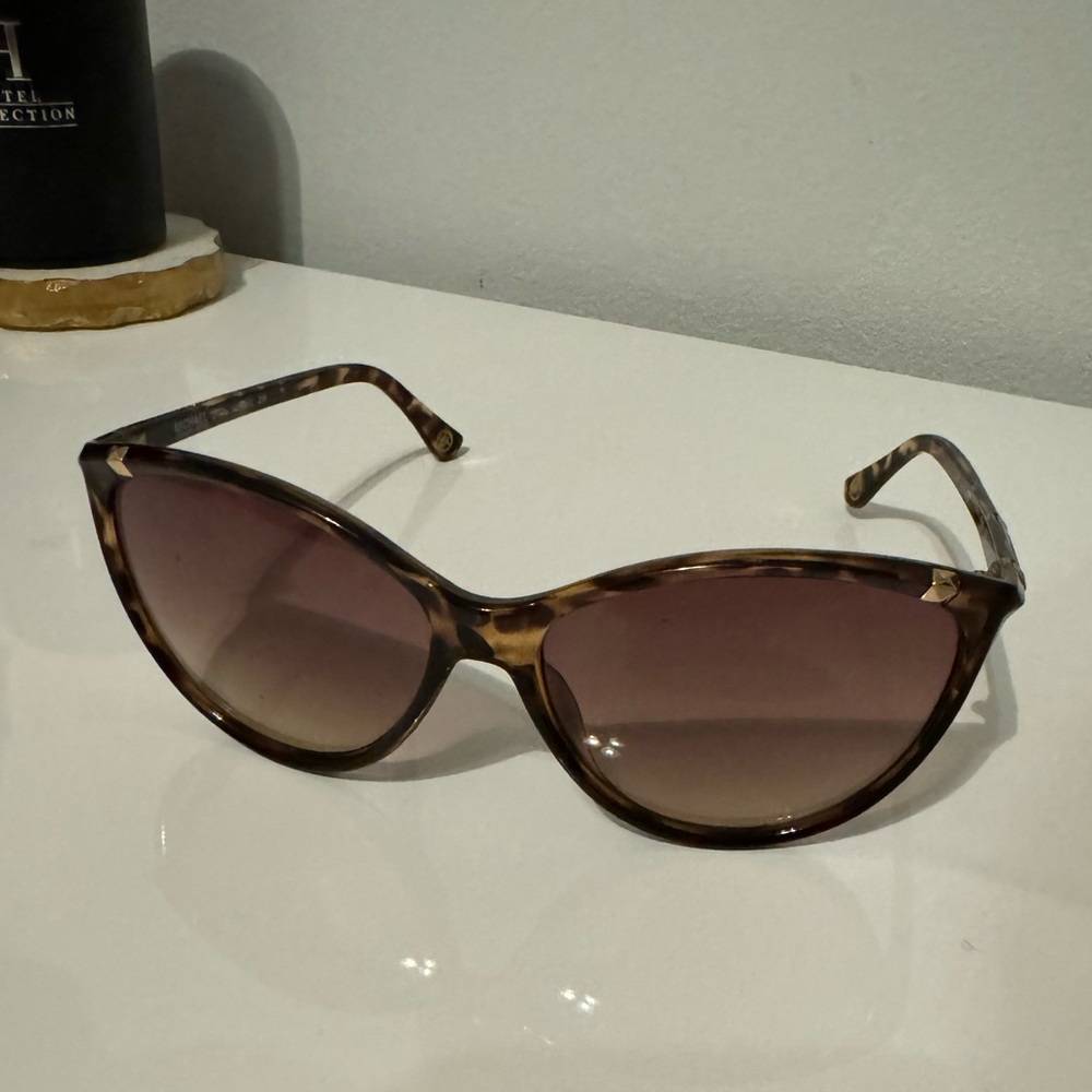 Michael Kors Camila Cat Eyes Tortoise sunglasses M2835S